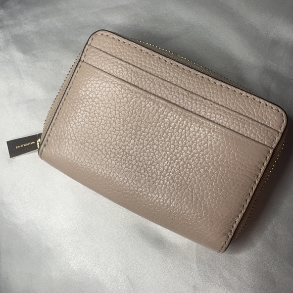 SMALL Michael Kors card wallet with 4 card slots on the outside & 4 inside. - Picture 5 of 5
